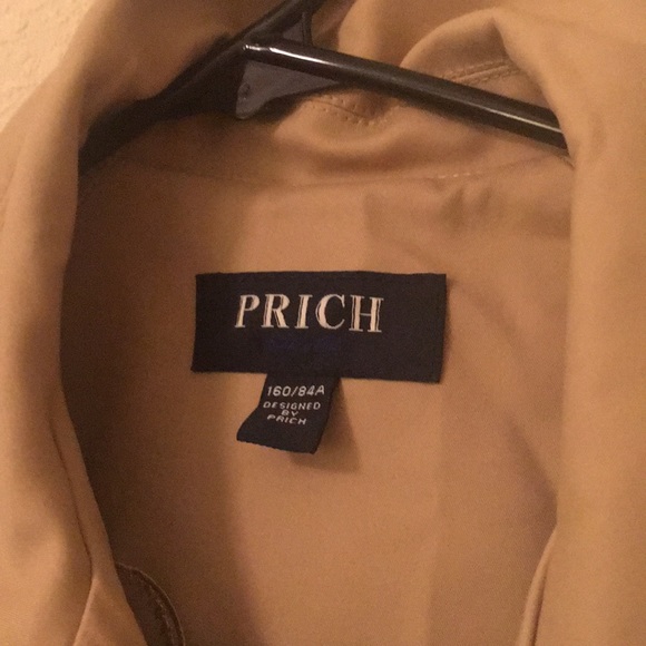 Sophisticated Tan Trench Coat - Picture 2 of 3